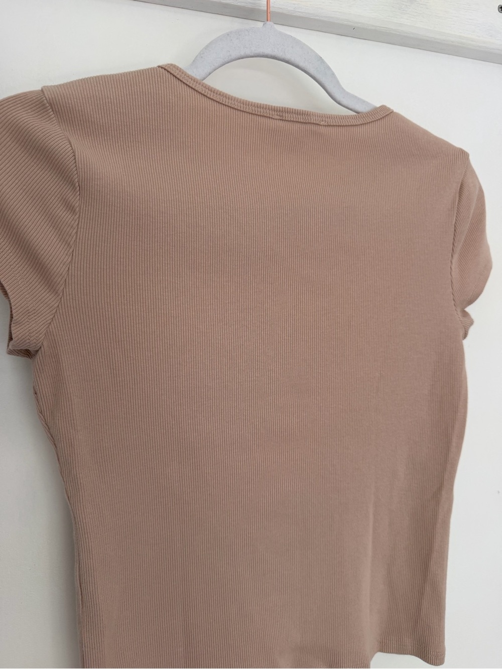 Reformation "Muse" Sand Tan Neutral Ribbed Baby Cropped Tee Shirt - Picture 12 of 16